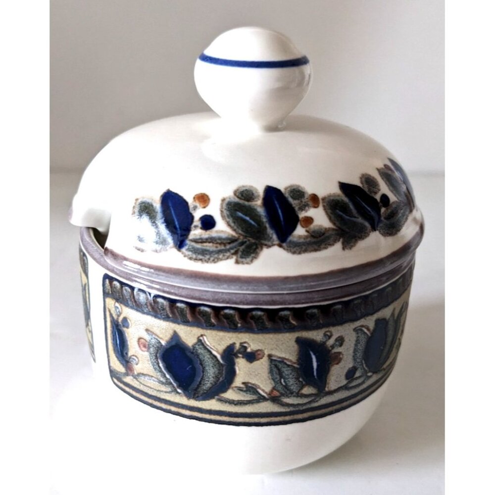 1986 Mikasa Intaglio Arabella Sugar Bowl Stoneware Blue Tulips Lid 5 oz 4*3"CAC1 - Picture 1 of 7